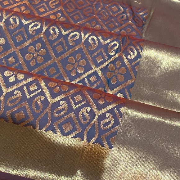 Banarasi silk sari in Gray (dual toned) - Picture 6 of 9